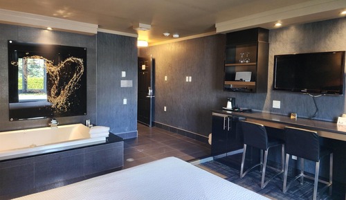 Junior Suite, 1 Queen Bed, Non Smoking