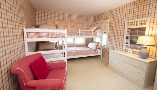Room, 6 Bedrooms (Home)