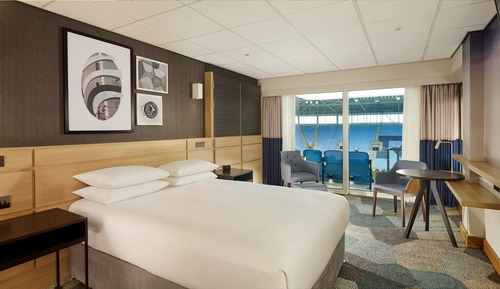 Room, 1 Queen Bed (Pitch View)