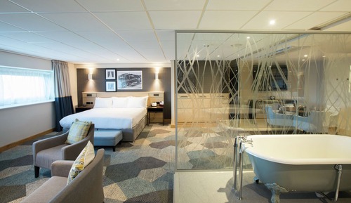 Suite (Water)
