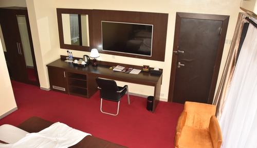 Suite, 1 King Bed, Non Smoking (Separate Lounge)