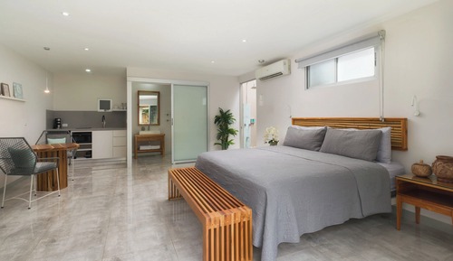 Deluxe Studio (Outdoor Rain Shower)