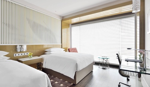 Room, 2 Twin Beds, Non Smoking, City View