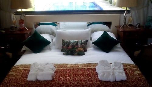 Luxury Quadruple Room, Poolside