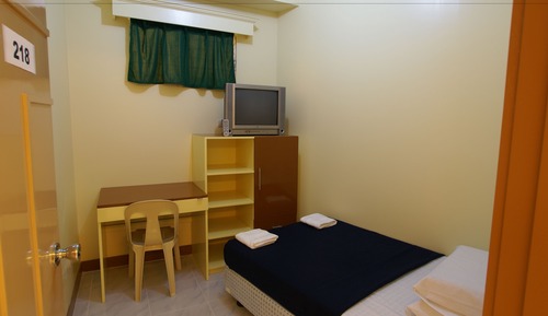 Fan Room with Single Bed, TV and Shared Bathroom