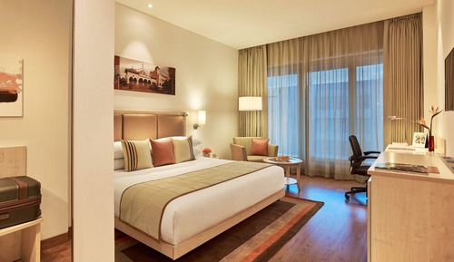 Executive Room, 1 King Bed, City View