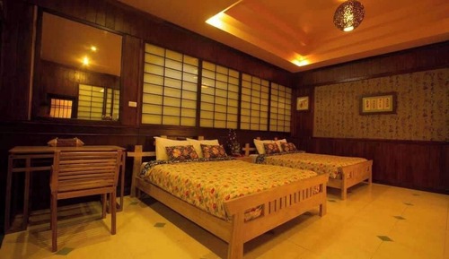 Deluxe Family Room