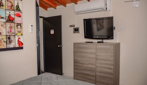 City Apartment, Hot Tub