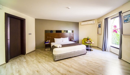 Basic Double Room, 1 Queen Bed, Smoking