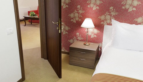 Comfort Suite (2 Adults with Spa Access)