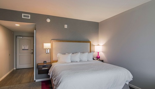 Room, 1 King Bed, Accessible, Non Smoking (Hearing)