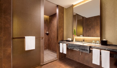 Deluxe Guest Room, l King Bed