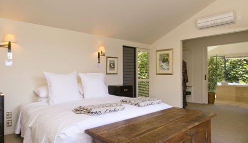 Ngahere Three-Bedroom Villa with Private Pool