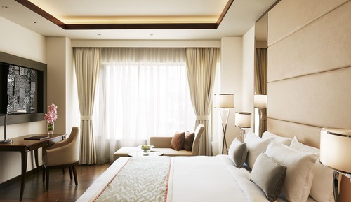 Executive Suite, 1 King Bed, City View