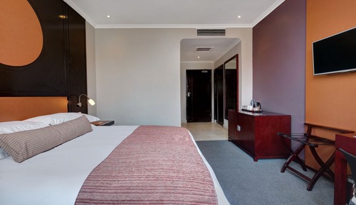Deluxe Room, 1 King Bed, Smoking, Garden View