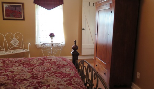 Room, Private Bathroom (Gold)
