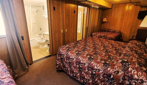 Family Suite, Multiple Beds, Non Smoking, Private Bathroom