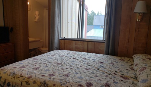 Standard Single Room, 1 Queen Bed, Non Smoking, Private Bathroom
