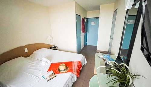 Chambre 1 Pièce 2 Personnes 1 bébé