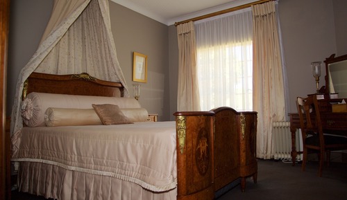 Suite (Tau)