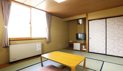 Traditional Twin Room, Non Smoking, Shared Bathroom