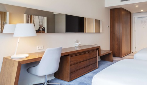 Family Room, 2 Twin Beds
