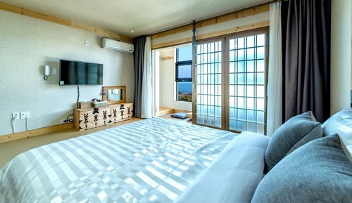 Double Room (13)