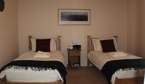 Standard Twin Room, Garden View (Oak)