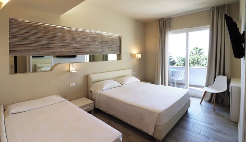 Deluxe Quadruple Room