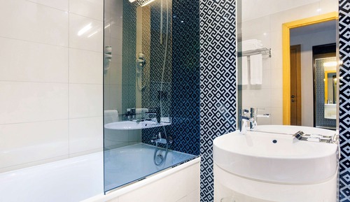 Deluxe Twin Room, 2 Twin Beds, Pool View