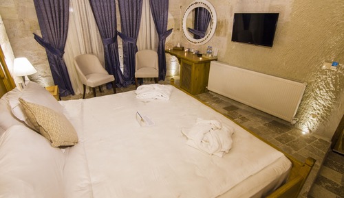 Premium Honeymoon Cave Suite