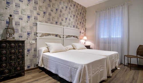 Double Room, 1 Double or 2 Twin Beds