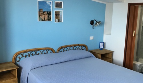 ROOM 05 VISTA MARE