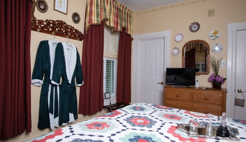 Room (The Lucinda Mae Room)