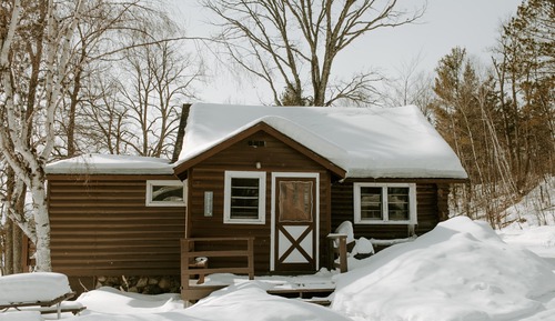 Homestead Cabin - 3BR Lakeside w/ Fireplace