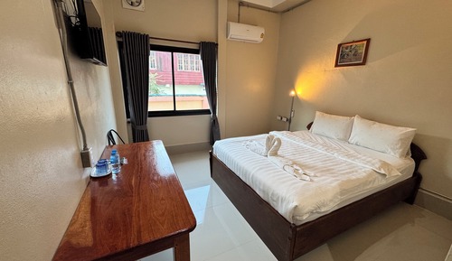 Standard Double Room with Bathtub