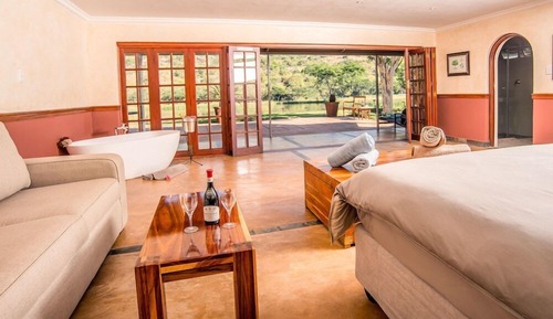 Honeymoon Studio Suite, Bathtub, Lake View