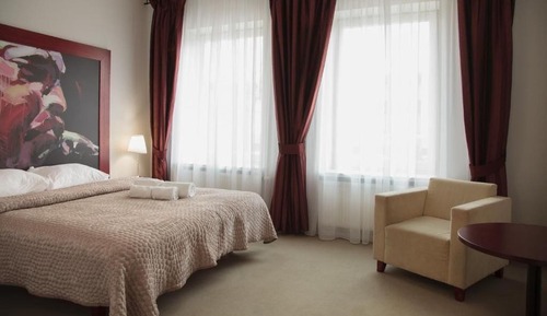 Deluxe Family Room
