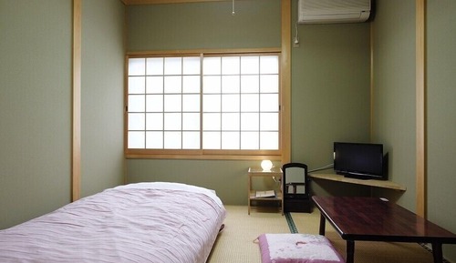 Traditional Single Room, Shared Bathroom (1 Single Bed)