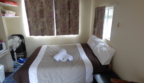 Pet Friendly Cabins Shared Bathroom 
