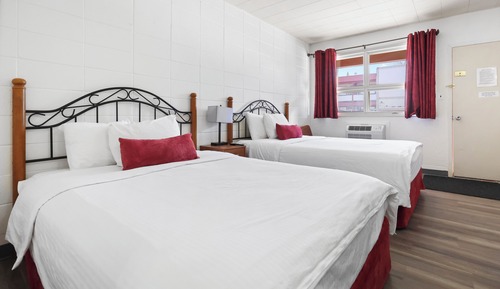 Business Room, 2 Queen Beds (Not pet friendly)