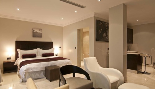 Deluxe Studio Suite, 1 King Bed, Kitchenette