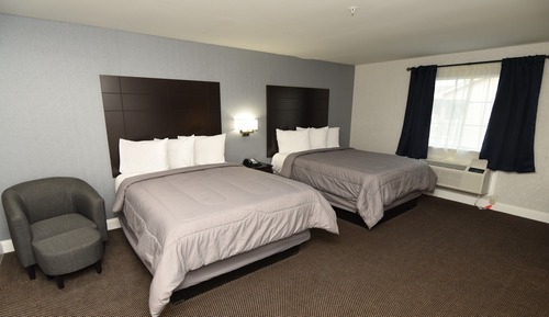 Deluxe Room, Multiple Beds, Refrigerator & Microwave- 3 Queen Beds