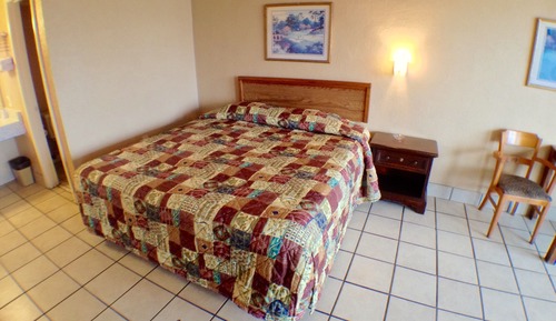 Economy Room, 1 King Bed, Smoking