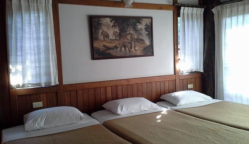 Traditional House, Multiple Bedrooms (บ้านประกายดาว 7bedrooms max18 persons)