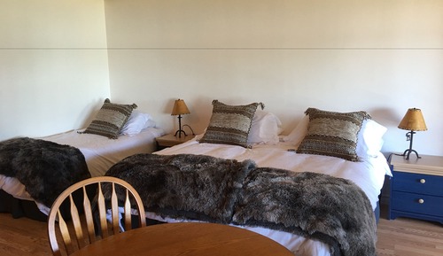 Studio Suite, Lake View