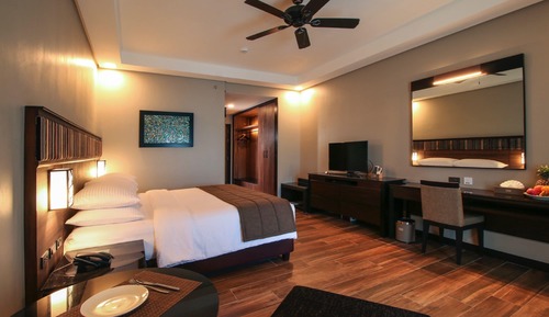 Bayview Room with Deck Access (King) 