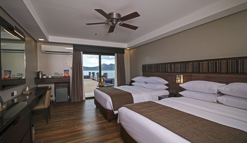 Bayview Room with Deck Access (2 queens beds) 