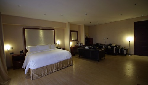 Deluxe Suite