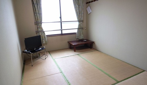 Traditional Twin Room, Shared Bathroom